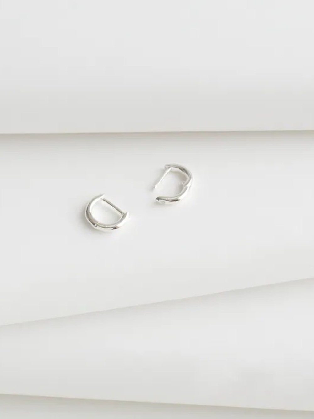 Madewell Demi-Fine Mini Huggie Hoop Earrings